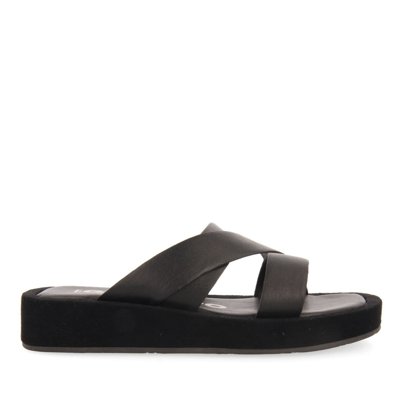 Sandalias de piso grueso de tiras color negro para mujer Issou 