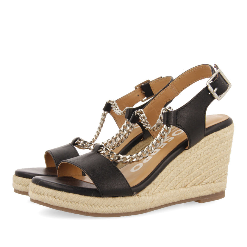 Sandalias negras de piel con detalle de cadena y cuña de yute para mujer looze