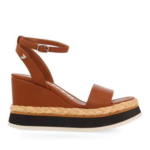 SANDALIAS COLOR CUERO CON CUÑA Y DETALLE TRENZADO PARA MUJER ARNIQUET 