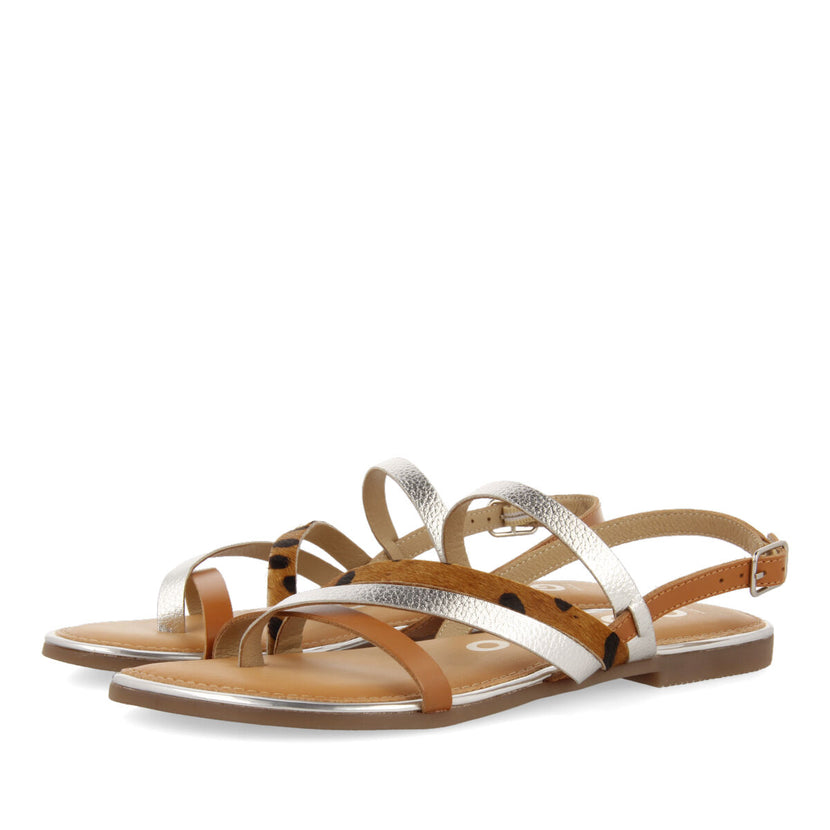Sandalias con tiras en color plata y estampado de leopardo para mujer aracu