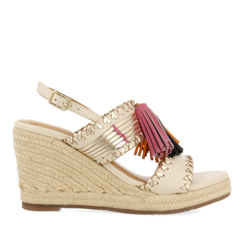 SANDALIAS OFF-WHITE CON DETALLE DE PEDRERÍA ÉTNICA Y CUÑA DE YUTE PARA MUJER SILVANIA 