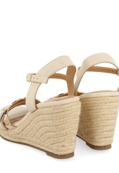 Bacoor women's white sandals with decorative tassels and jute wedges