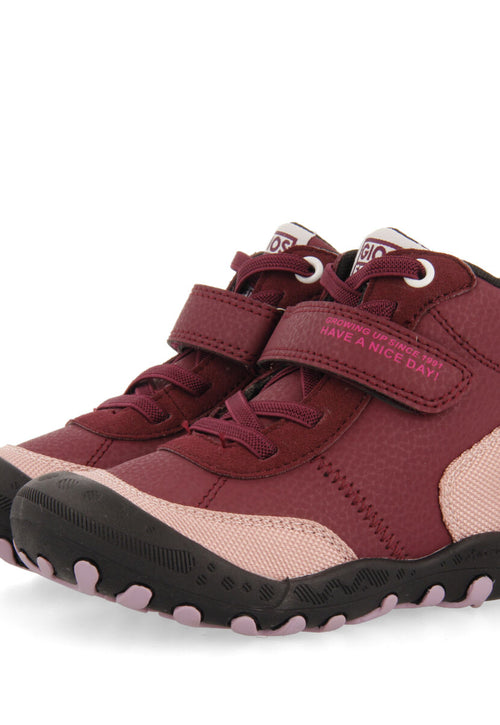 Sneakers abotinadas tipo trekking burdeos para niña y niño varsta