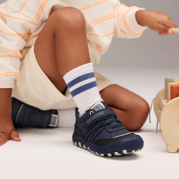Sneakers marino tipo trekking para niña y niño kaindorf