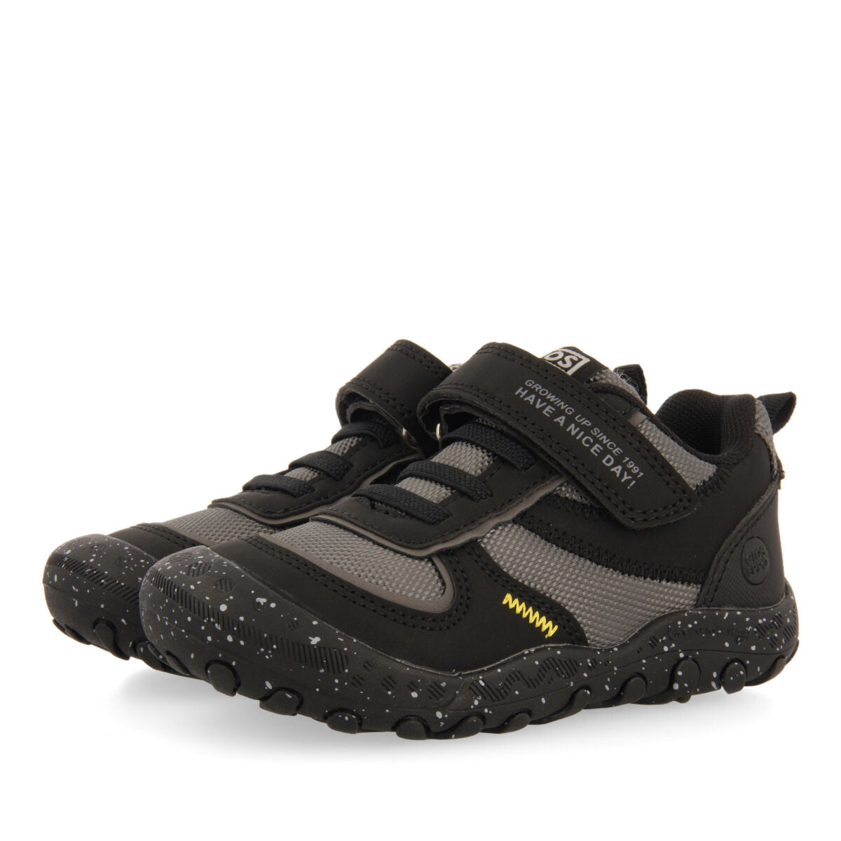 Sturgis children's black hiking sneakers