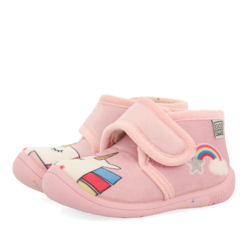Beith babies' white slippers with an embroidered face