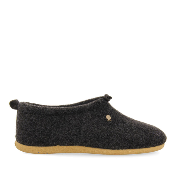 Rosholt recycled fleece house slippers.