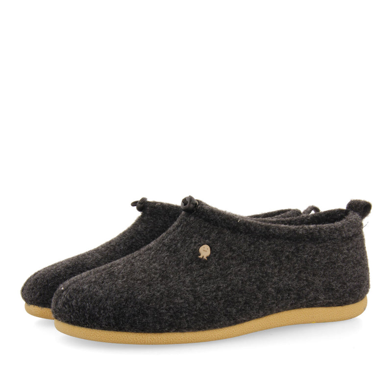 Rosholt recycled fleece house slippers.