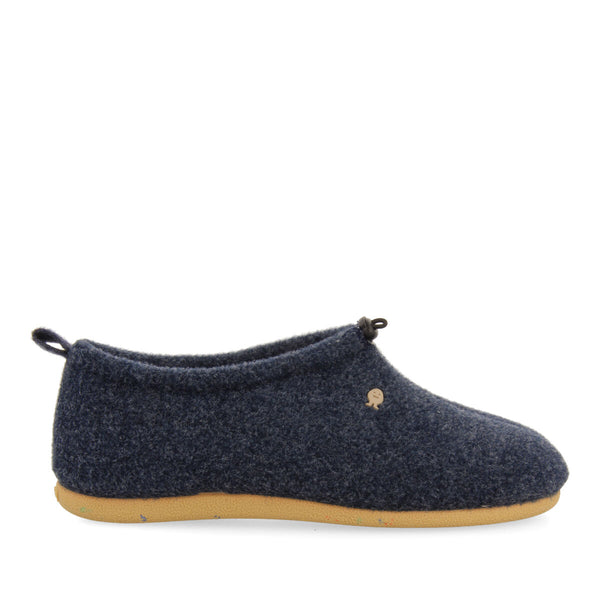 Rosholt recycled fleece house slippers.