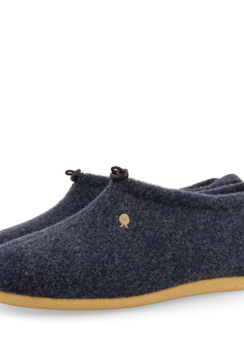 Rosholt recycled fleece house slippers.