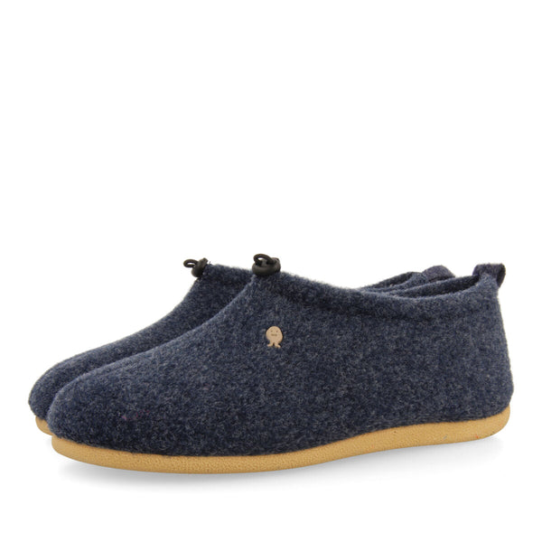 Rosholt recycled fleece house slippers.