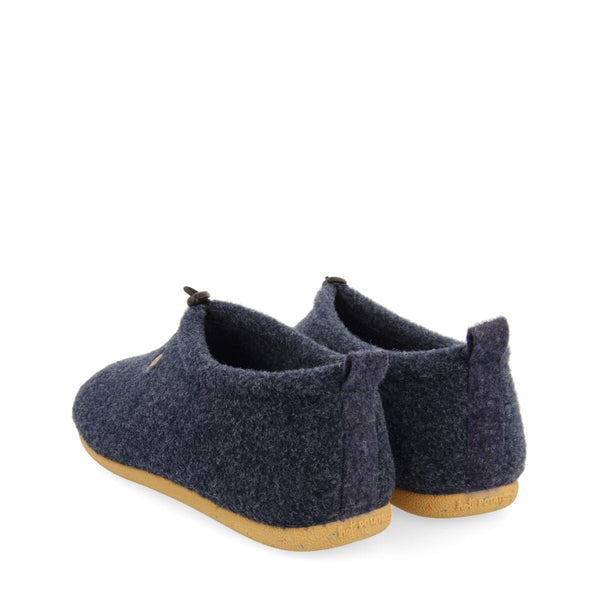Rosholt recycled fleece house slippers.