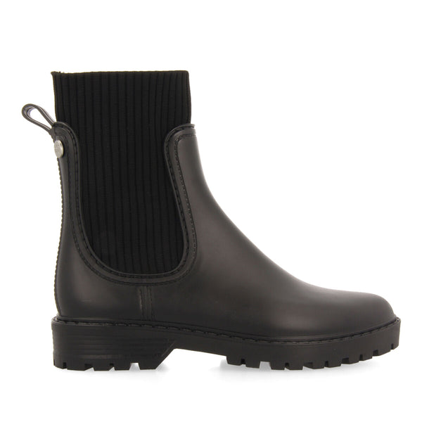 Aboyne women's short black welly boots with side elastics