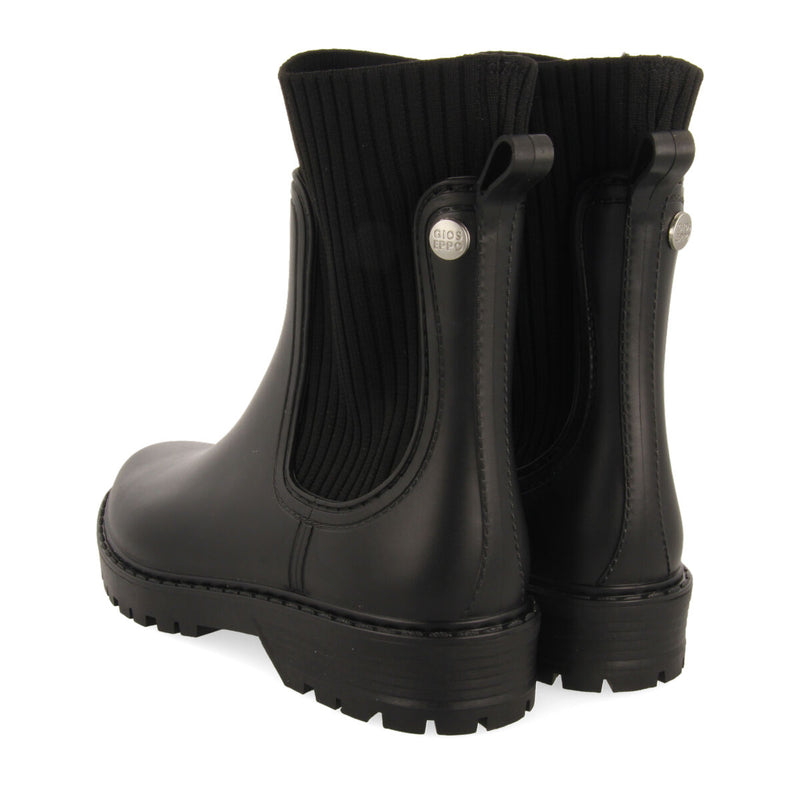 Aboyne women's short black welly boots with side elastics