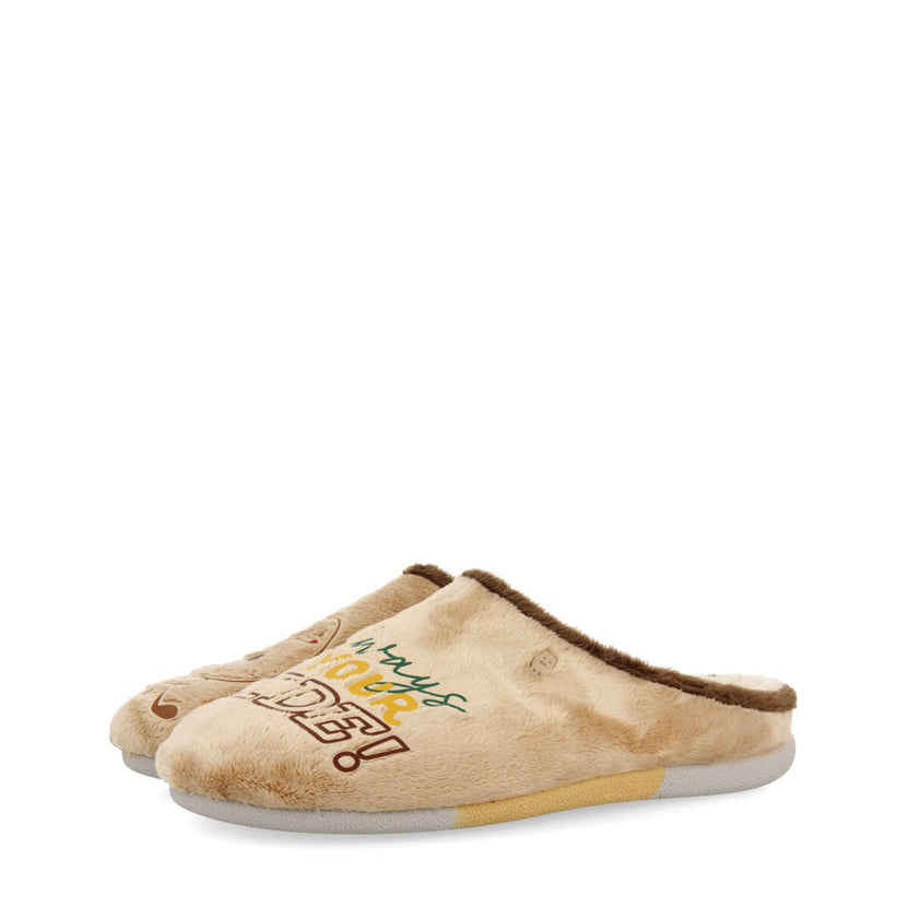 Zapatillas de estar por casa de pelo beige con patatilla con mensaje golspie 