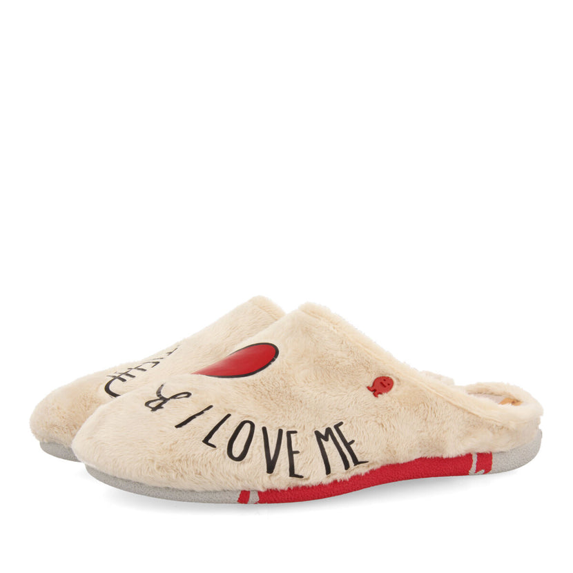 Zapatillas de estar por casa de pelo beig con mensaje Raften