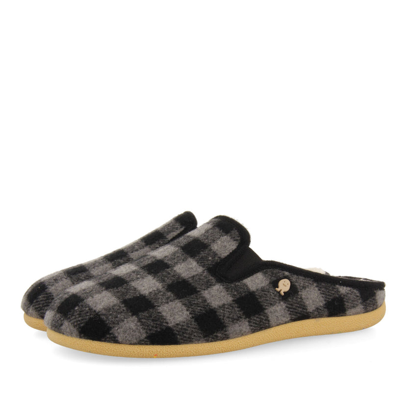 PANTUFAS DE ESTAR EM CASA AOS QUADRADOS CINZENTOS PEGGAU
