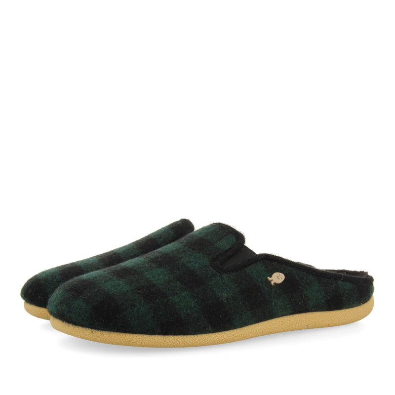 PANTUFAS DE ESTAR EM CASA AOS QUADRADOS VERDES PEGGAU