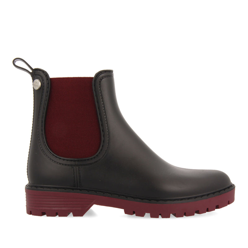 Ramberg women's short black chelsea-style welly boots with burgundy details