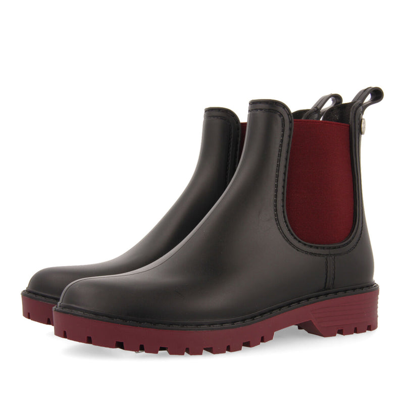 Ramberg women's short black chelsea-style welly boots with burgundy details