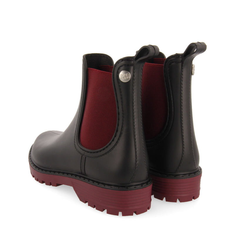 Ramberg women's short black chelsea-style welly boots with burgundy details