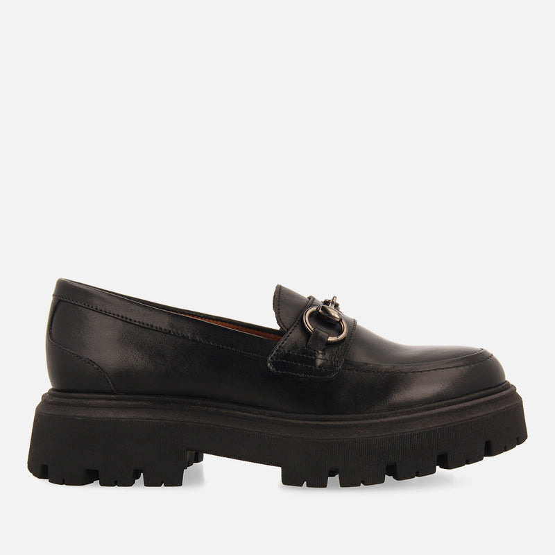 Mocasines negros de piel con detalle dorado para mujer andsnes