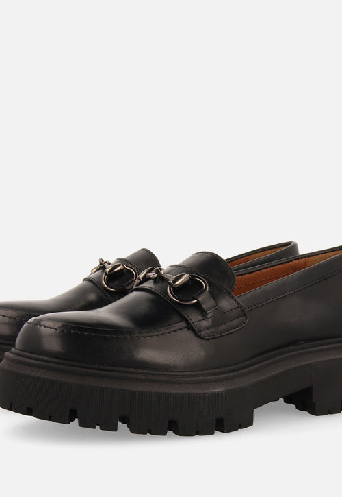 Mocasines negros de piel con detalle dorado para mujer andsnes