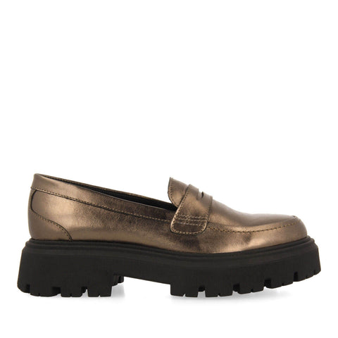 MOCASINES COLOR PLOMO DE PIEL CON PISO TRACK PARA MUJER KABELVAS 
