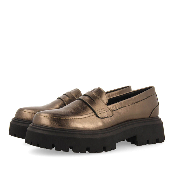 Mocasines color plomo de piel con piso track para mujer kabelvas 