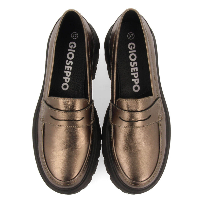 Mocasines color plomo de piel con piso track para mujer kabelvas 