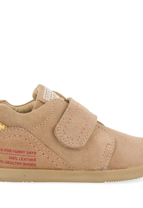 Botín rosa de serraje para bebé de la línea my first gioseppo nethy