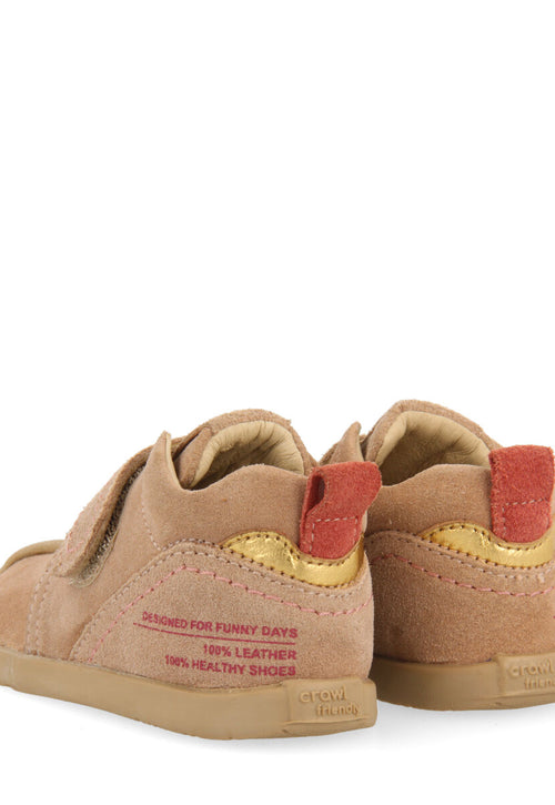 Botín rosa de serraje para bebé de la línea my first gioseppo nethy