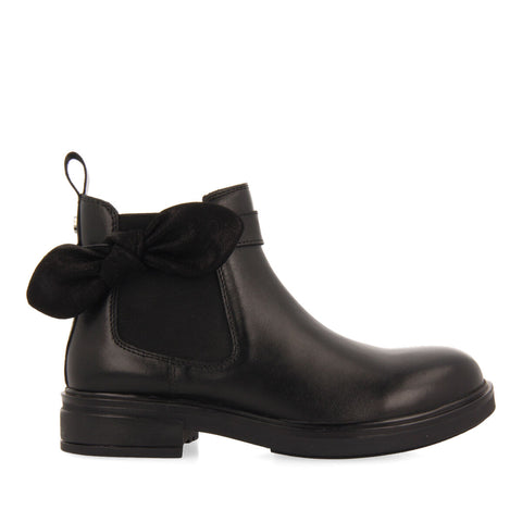 BOTINES NEGROS DE PIEL TIPO CHELSEA CON ADORNO DE LAZO PARA NIÑA Y NIÑO INZING