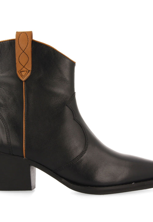 Sylte women's black leather cowboy boots