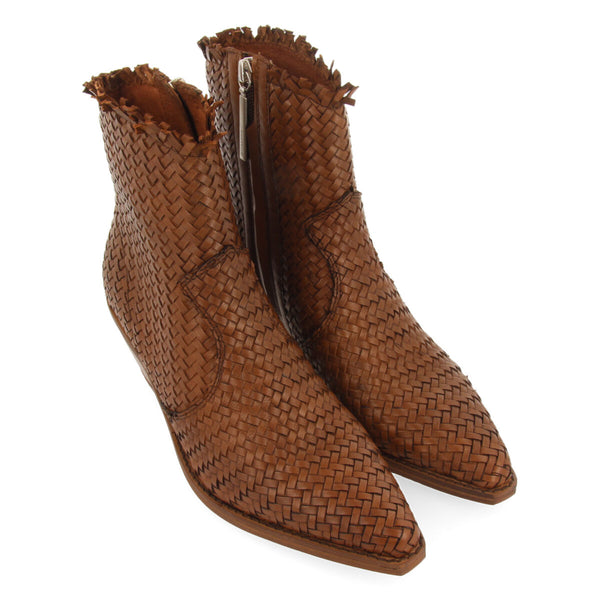 Botín estilo cowboy en piel trenzada color cuero para mujer kokkola