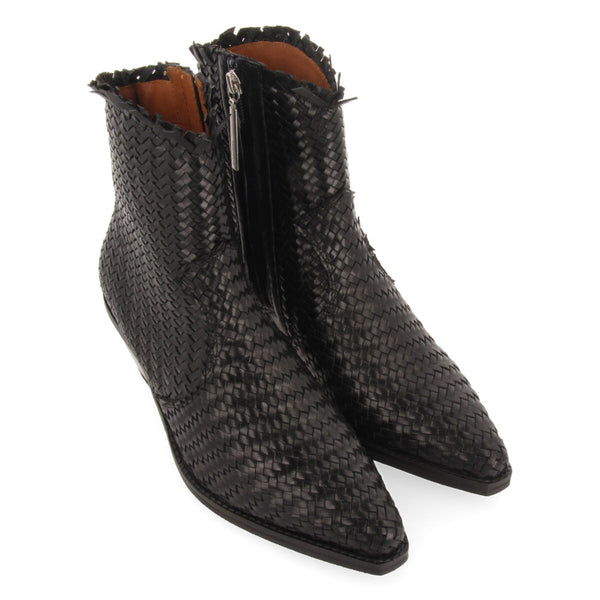 Botín estilo cowboy en piel trenzada color negro para mujer kokkola