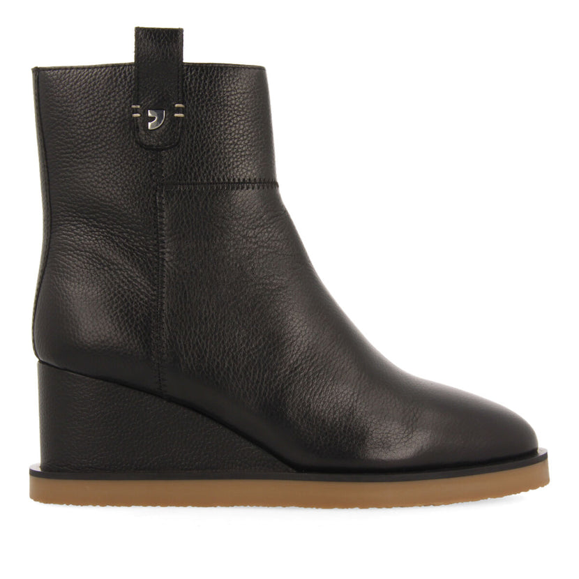 Botín negro de piel con cuña para mujer glamis