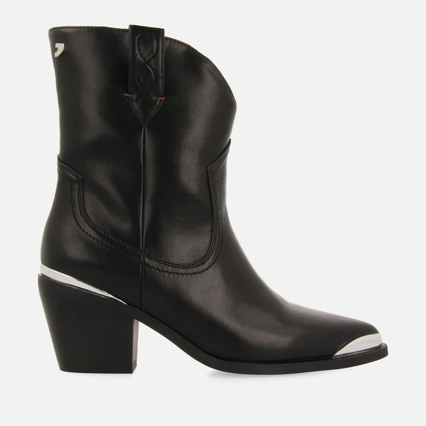 Botín estilo cowboy negro con detalle de metal en punta y talón para mujer roslyn