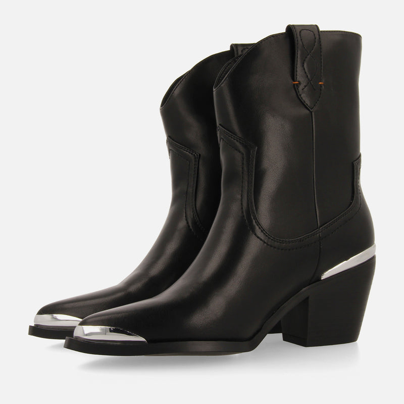Botín estilo cowboy negro con detalle de metal en punta y talón para mujer roslyn