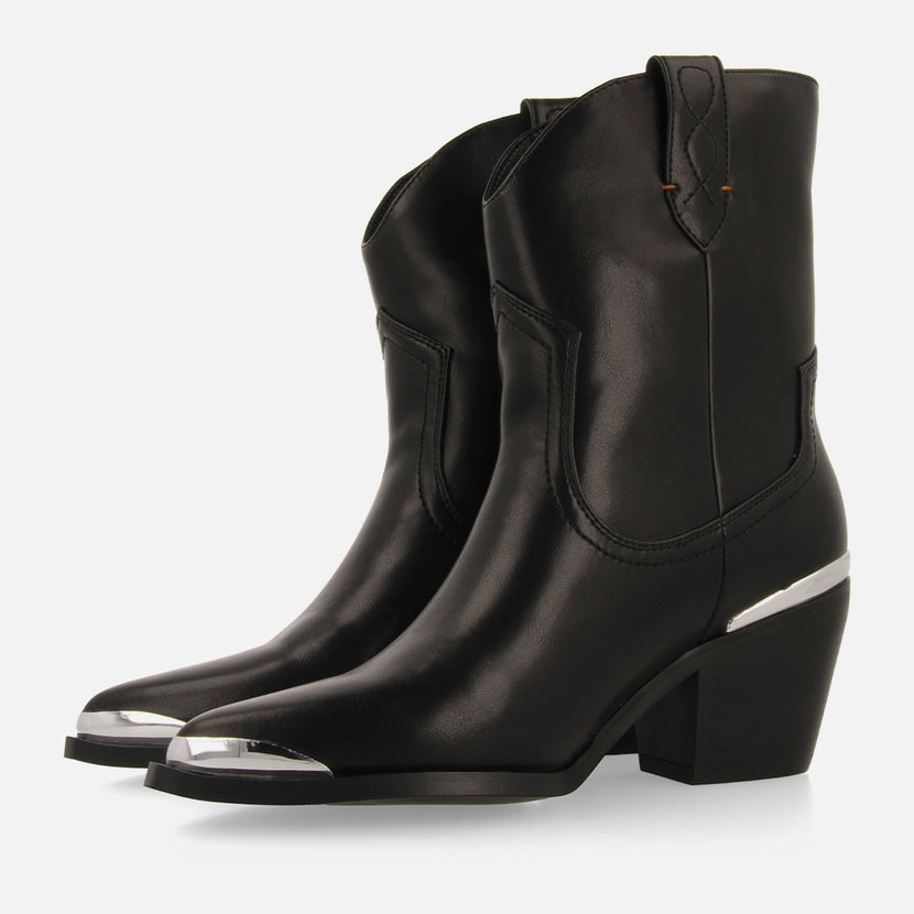 Botín estilo cowboy negro con detalle de metal en punta y talón para mujer roslyn