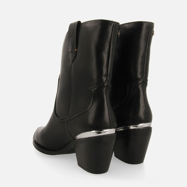 Botín estilo cowboy negro con detalle de metal en punta y talón para mujer roslyn