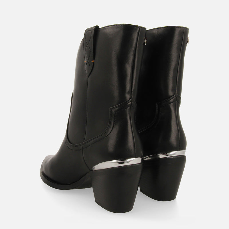 Botín estilo cowboy negro con detalle de metal en punta y talón para mujer roslyn