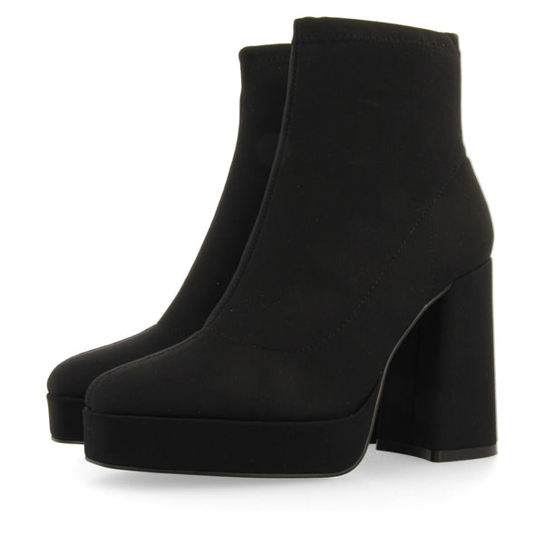 Turenki women's black ankle boots with wide heels and platforms