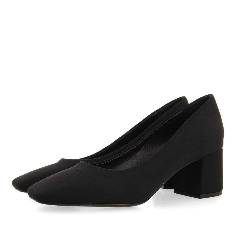 Flachau women's black court shoes with square toes