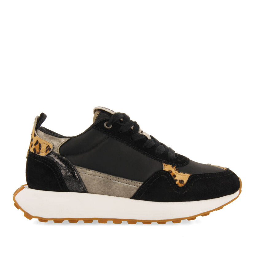 Sneakers retro nere con dettagli pastello da donna onaka  
