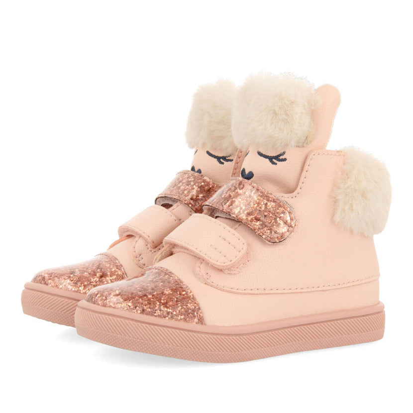 Sneakers tipo botín rosas con carita de llama para bebé akaska