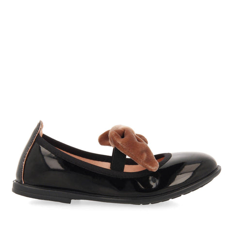 ROTHES GIRLS' BLACK PATENT BALLET FLATS WITH A DETACHABLE BOW