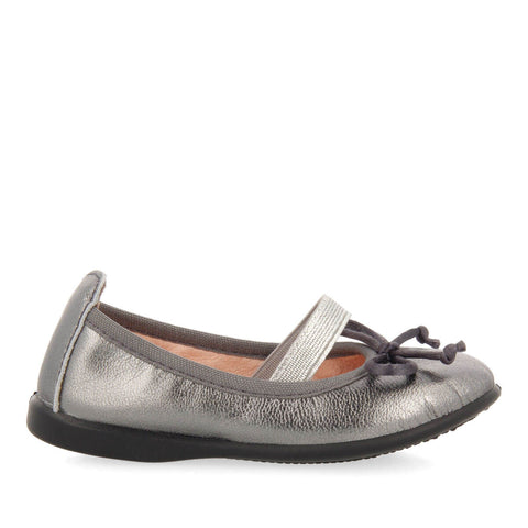 ARNOYA GIRLS' DARK SILVER LEATHER BALLET FLATS