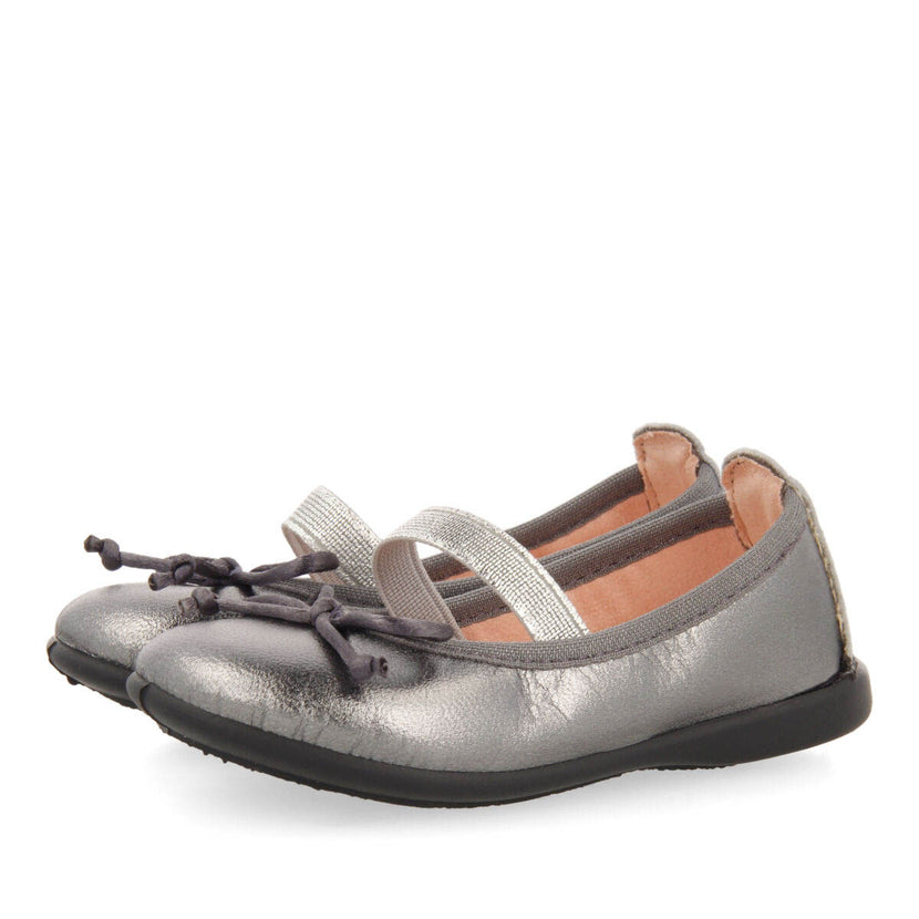 Arnoya girls' dark silver leather ballet flats