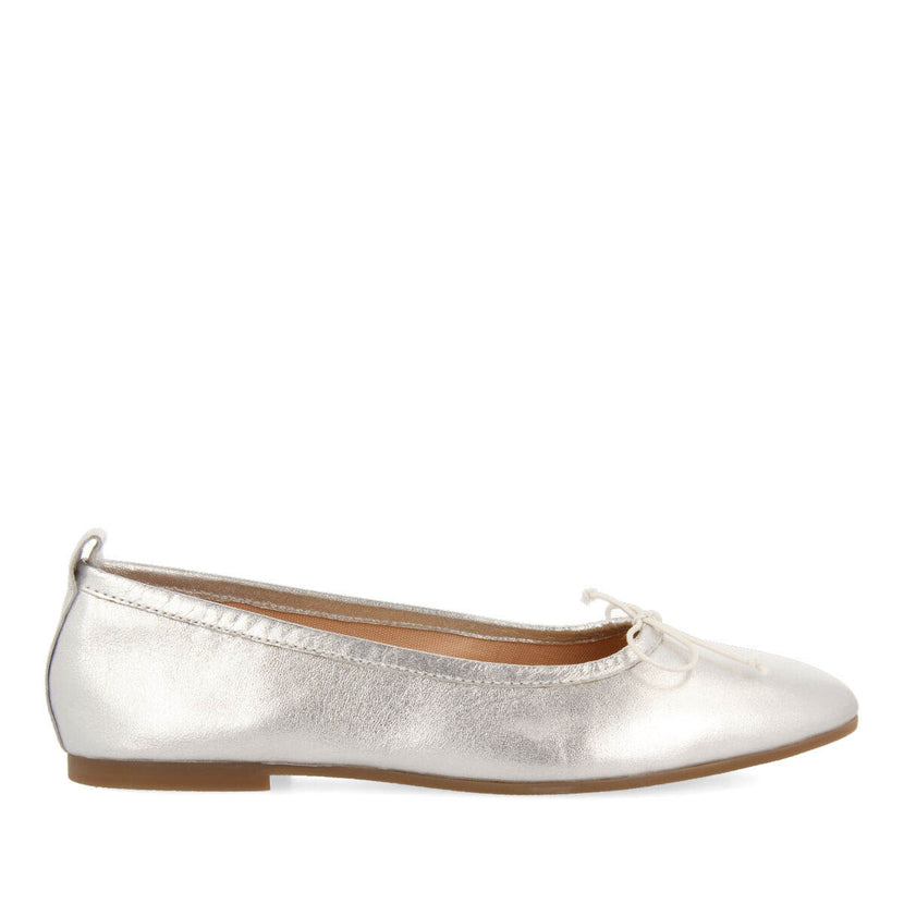 Satteins women's silver leather ballet flats